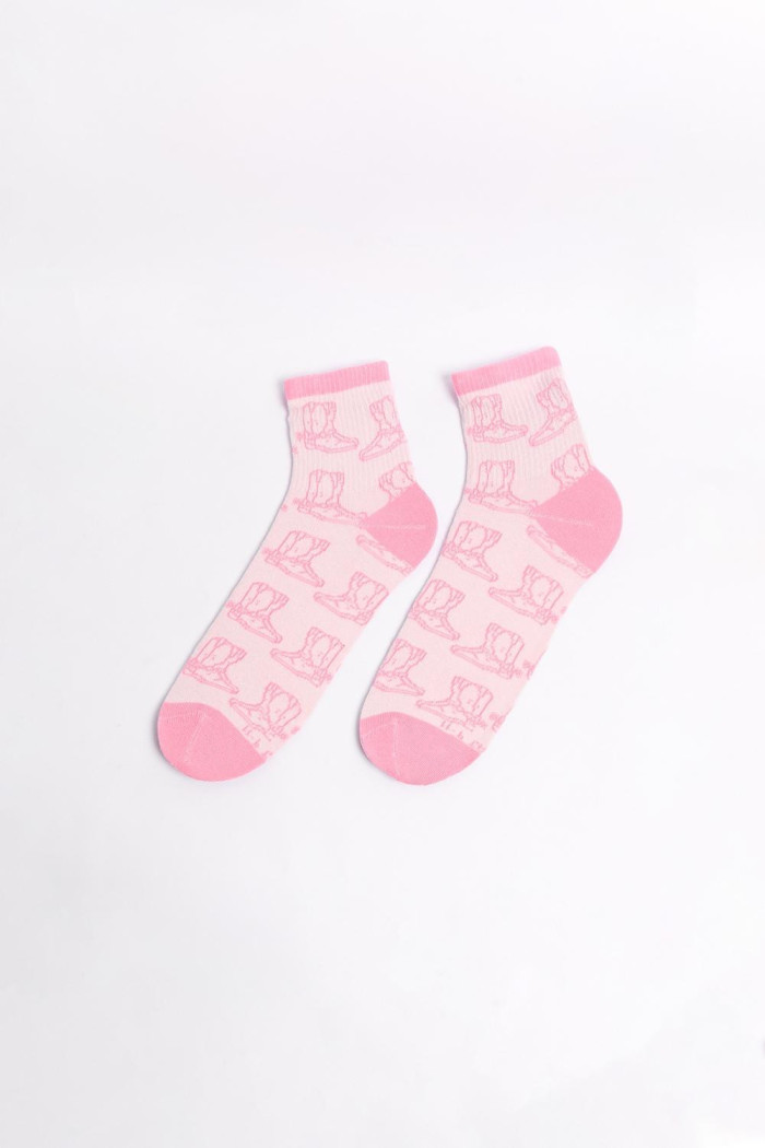 Medias cortas rosadas con diseños vaqueros y contrastes