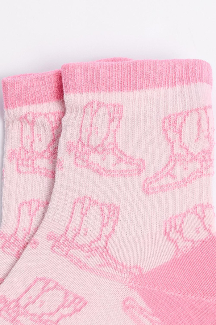Medias cortas rosadas con diseños vaqueros y contrastes