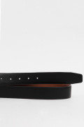Cinturón sintético negro reversible con texturas y hebilla