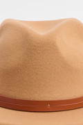 Sombrero café claro fedora con cinto decorativo