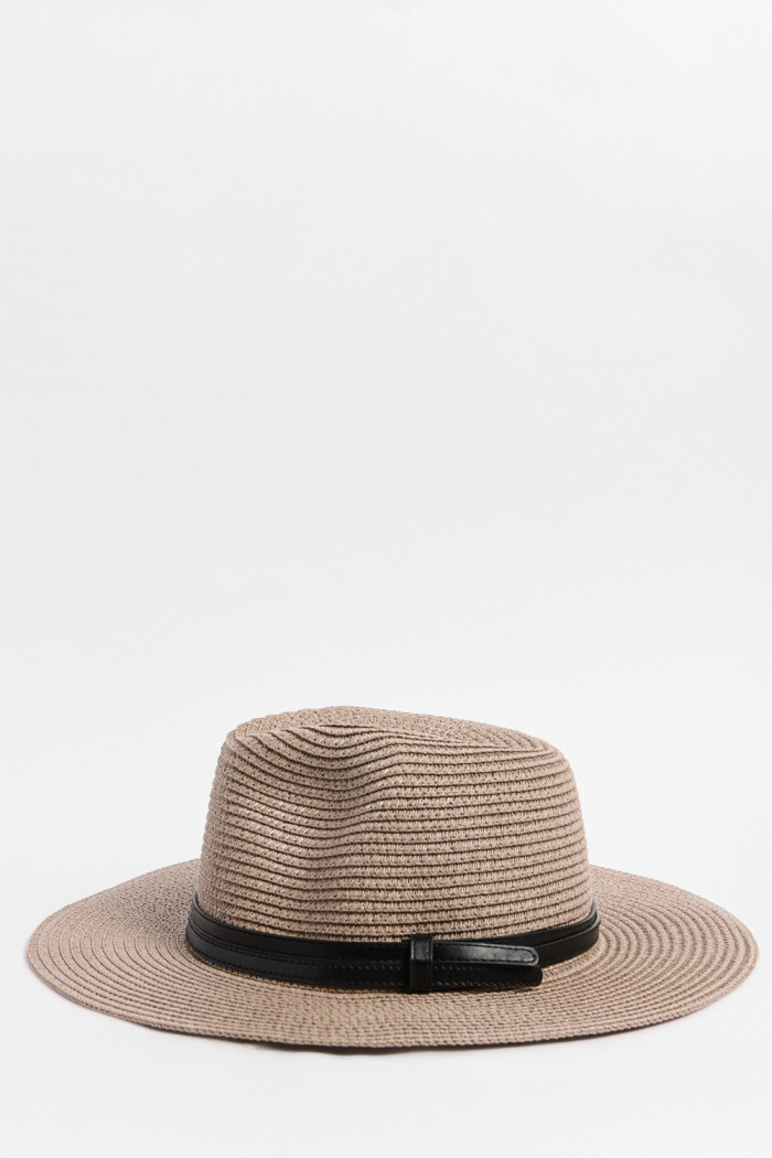 Sombrero fedora café medio con cinturón negro