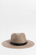 Sombrero fedora café medio con cinturón negro