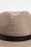 Sombrero fedora café medio con cinturón negro