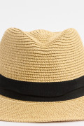 Sombrero fedora kaki claro con cinto negro decorativo