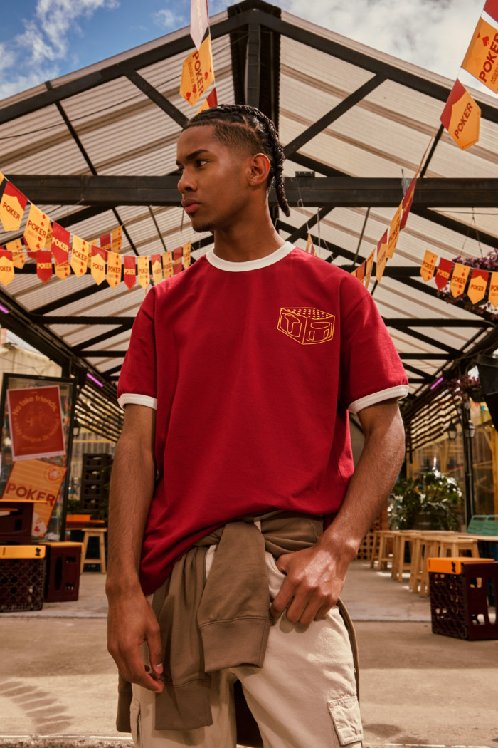 Camiseta roja de Cerveza Poker con contrastes oversize