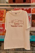 Camiseta cuello redondo crema con diseño de Cerveza Poker