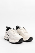 Tenis kakis claros de plataforma con contrastes negros