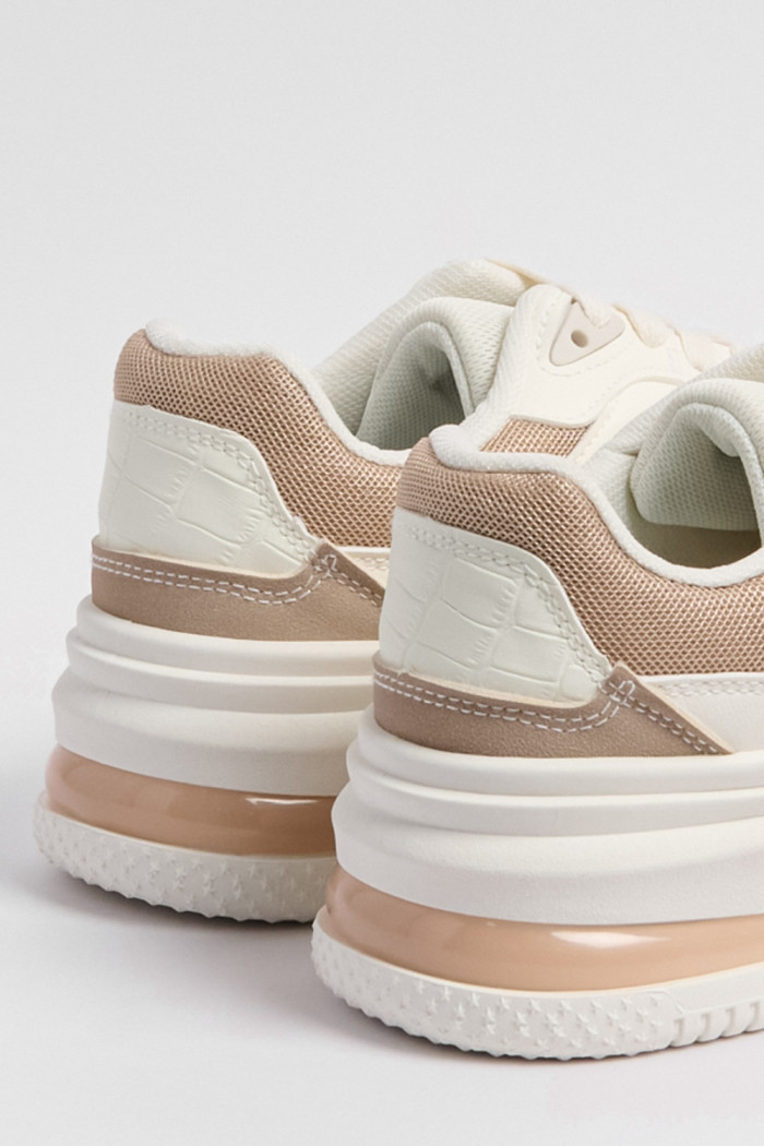 Tenis de plataforma cremas con cortes kakis localizados
