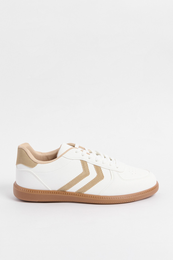 Tenis casuales cremas claros con contrastes kakis