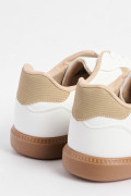 Tenis casuales cremas claros con contrastes kakis