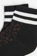Medias unicolores cortas con rayas y diseños de animal print