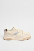 Tenis casuales cremas claros con diseño animal print