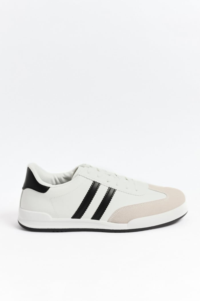 Tenis casuales unicolores con contrastes y cordones