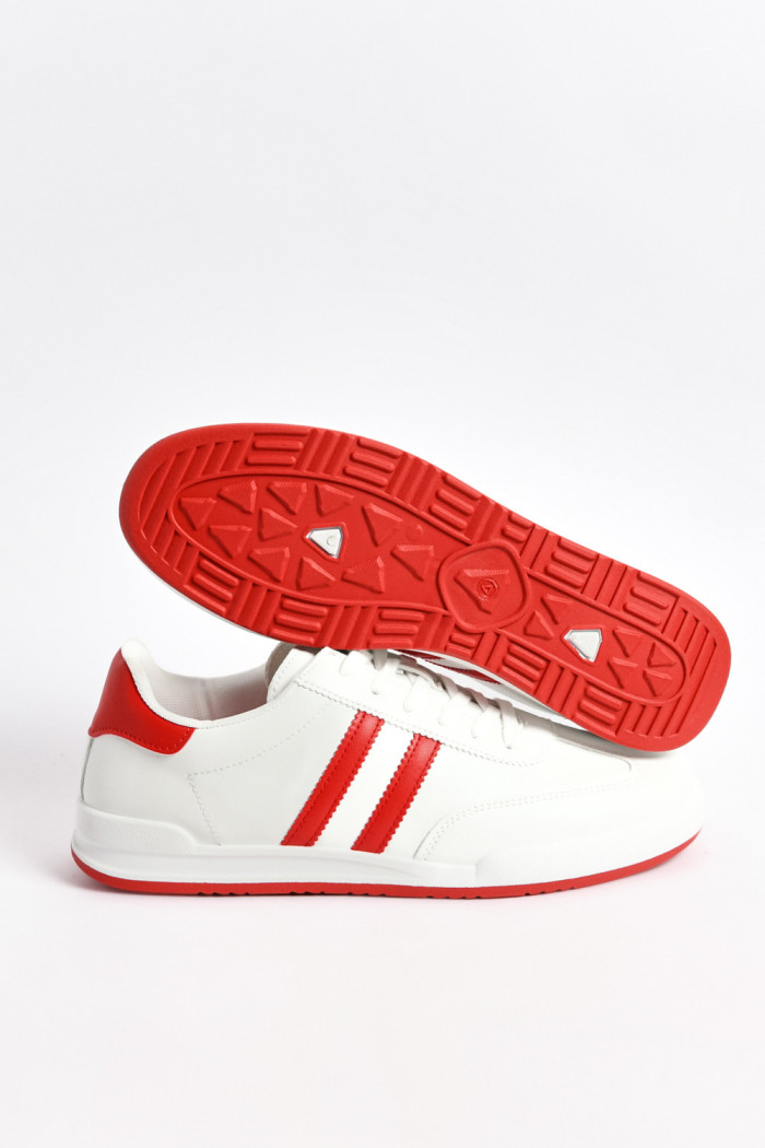 Tenis casuales unicolores con contrastes y cordones