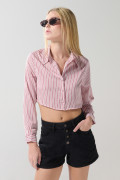 Blusa crop manga larga unicolor en satín a rayas