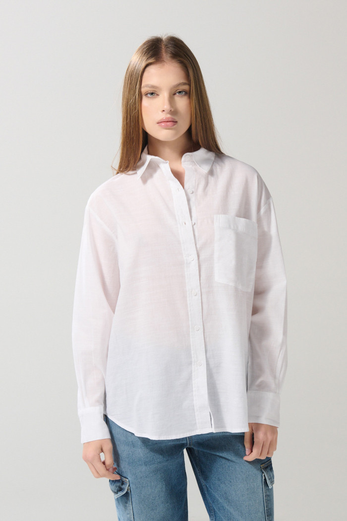Blusa oversize manga larga unicolor con cuello camisero