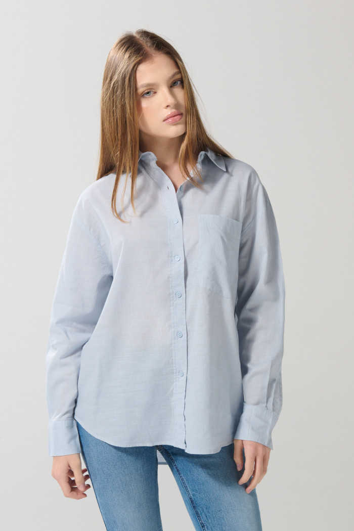 Blusa oversize manga larga unicolor con cuello camisero