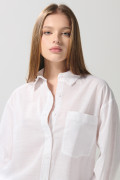 Blusa oversize manga larga unicolor con cuello camisero