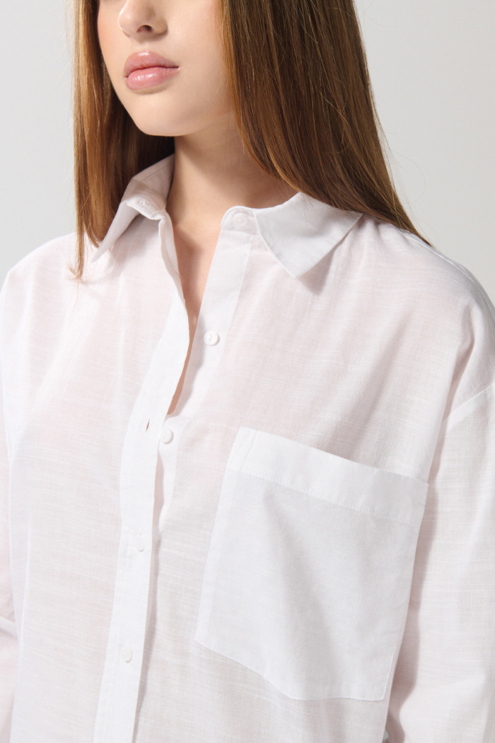 Blusa oversize manga larga unicolor con cuello camisero