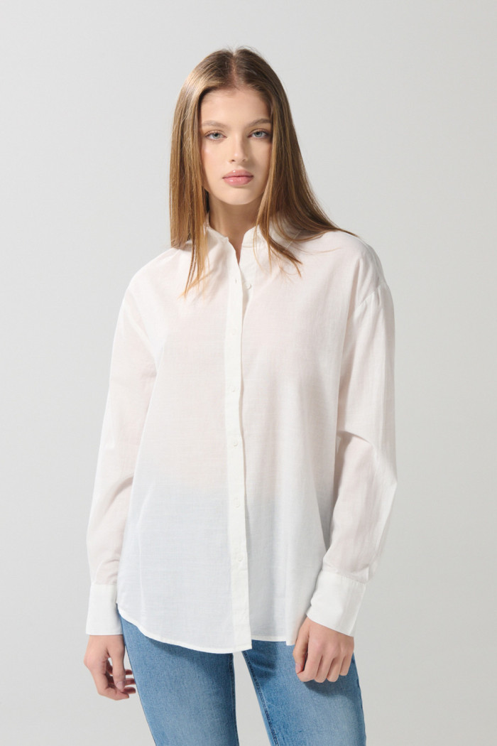 Blusa unicolor oversize manga larga en algodón