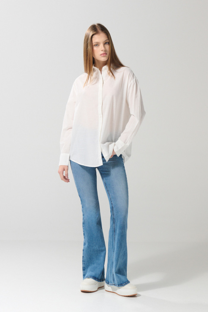 Blusa unicolor oversize manga larga en algodón