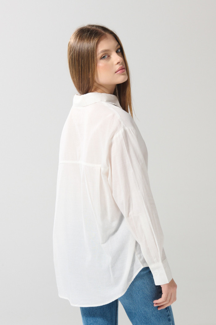Blusa unicolor oversize manga larga en algodón