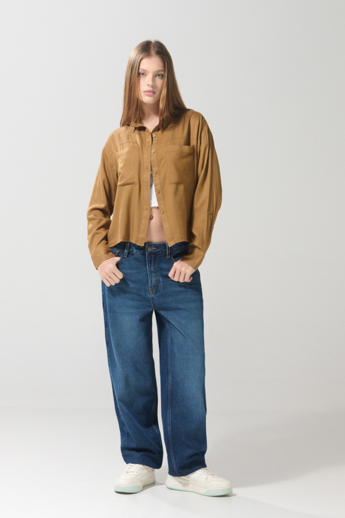 Blusa crop top unicolor manga larga con botones