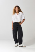 Blusa a rayas crop top unicolor con cuello camisero