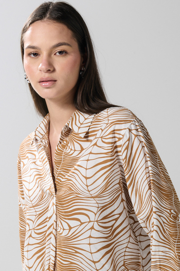 Blusa crop unicolor con prense delantero y manga 3/4
