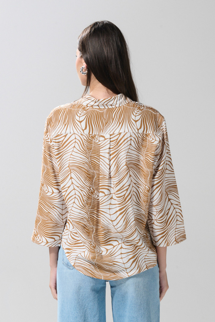 Blusa crop unicolor con prense delantero y manga 3/4
