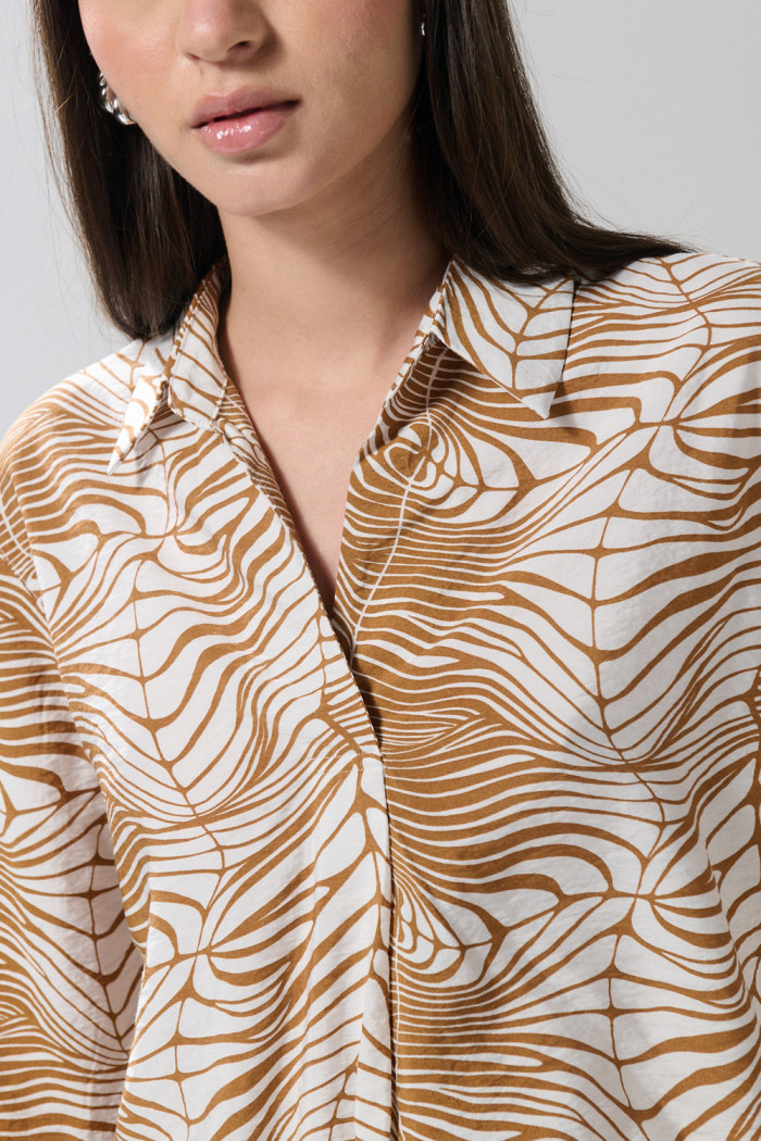 Blusa crop unicolor con prense delantero y manga 3/4