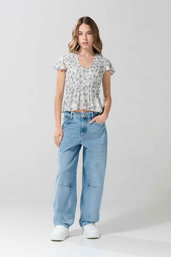 Blusa manga corta blanca con estampados de flores