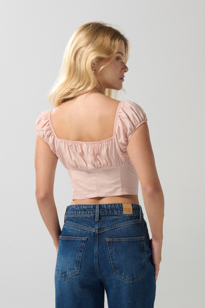 Blusa crop top unicolor con botones y manga sisa
