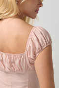 Blusa crop top unicolor con botones y manga sisa