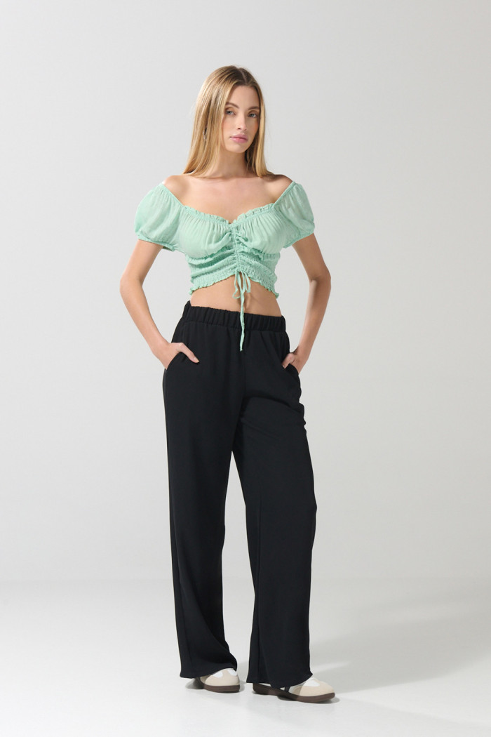 Blusa manga corta unicolor con escote bandeja