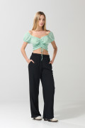 Blusa manga corta unicolor con escote bandeja