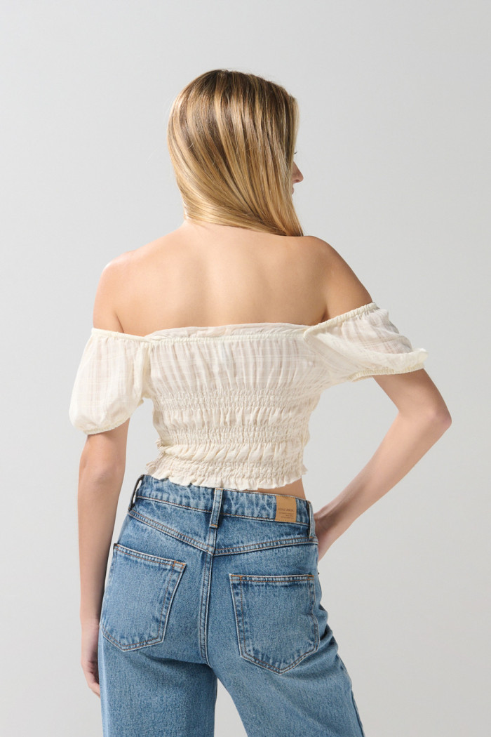 Blusa manga corta unicolor con escote bandeja