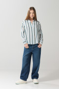 Blusa a rayas crema clara en satín con manga larga