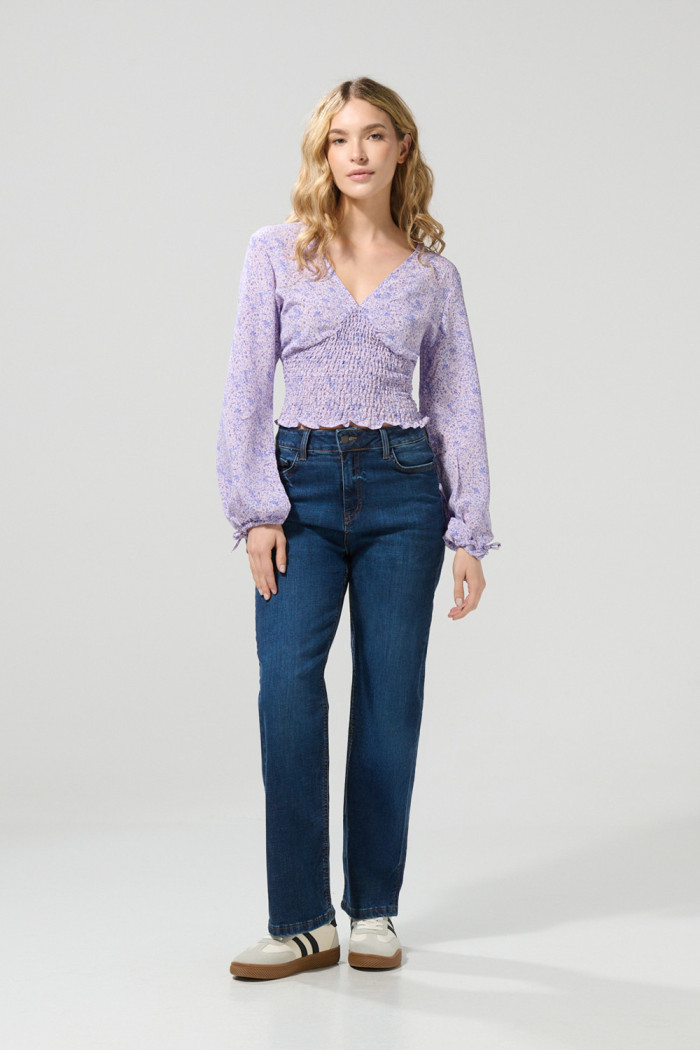 Blusa manga larga lila clara con flores estampadas