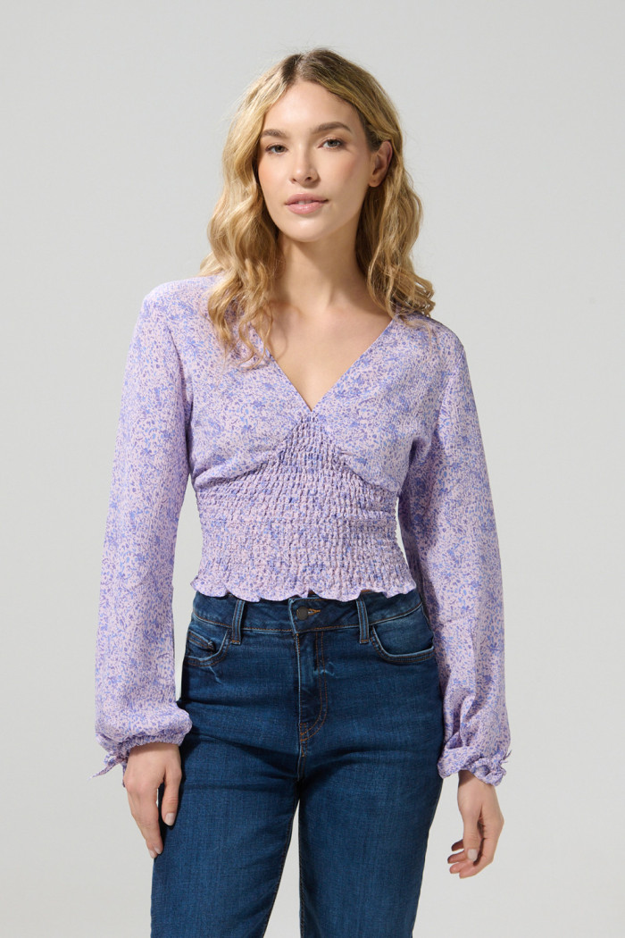 Blusa manga larga lila clara con flores estampadas