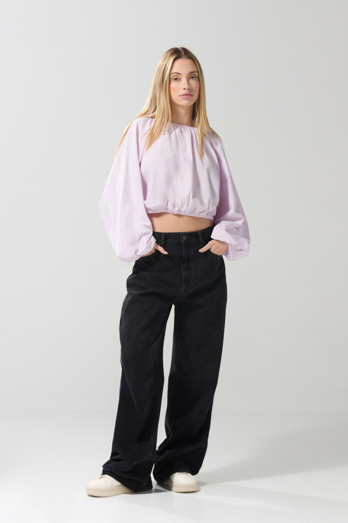 Blusa lila con manga larga tipo globo y escote en espalda