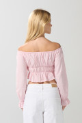 Blusa rosada clara manga larga con hombros descubiertos