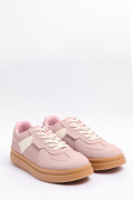Tenis casuales unicolores con cortes y suelas planas