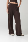 Pantalón unicolor jogger con bota recta en tela gruesa