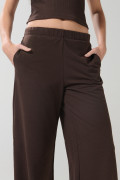 Pantalón unicolor jogger con bota recta en tela gruesa