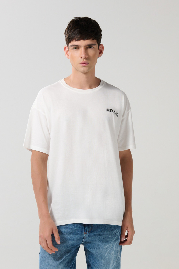 Camiseta cuello redondo unicolor oversize con estampados