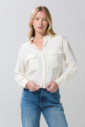 Blusa unicolor crop top manga larga con bolsillos
