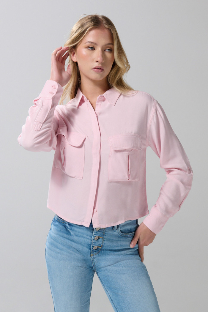 Blusa unicolor crop top manga larga con bolsillos