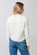 Blusa unicolor crop top manga larga con bolsillos