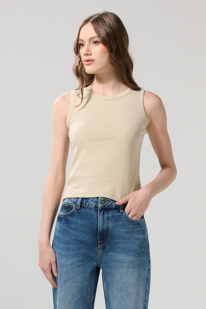 Camiseta acanalada unicolor ajustada con manga sisa